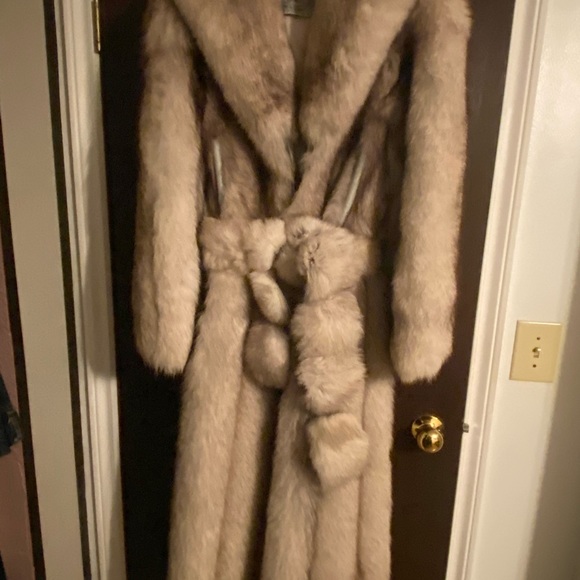 Blue fox fur coat - Picture 2 of 7